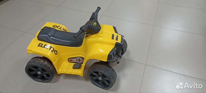 Детский квадроцикл на аккумуляторе