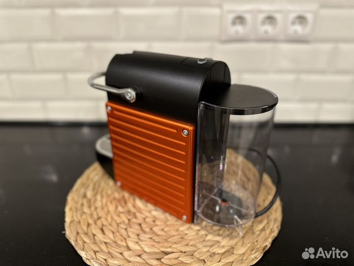 Капсульная кофемашина Nespresso Pixie C61 Red