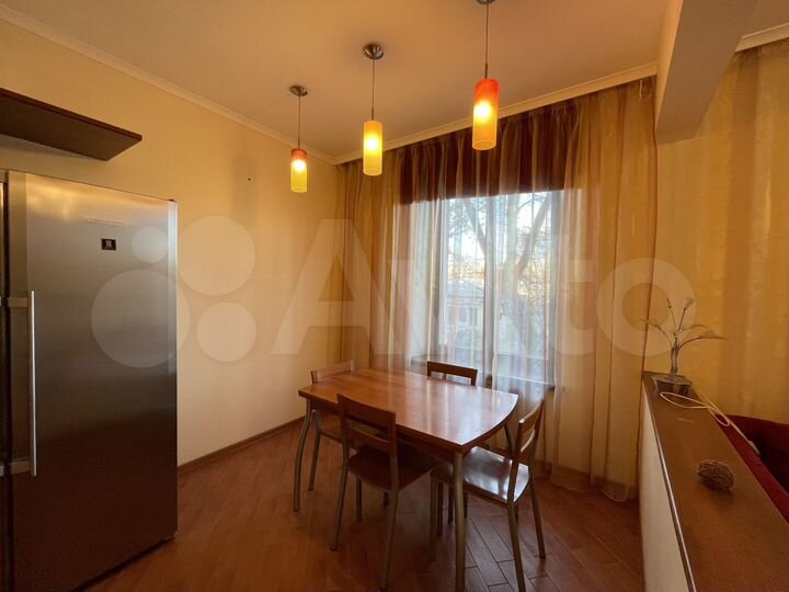 3-к. квартира, 120 м², 2/4 эт.