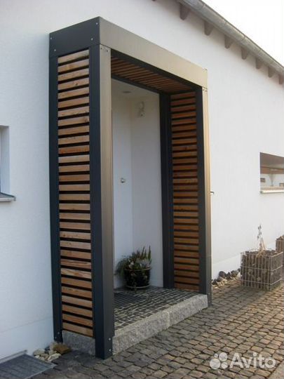 Навес над входной дверью