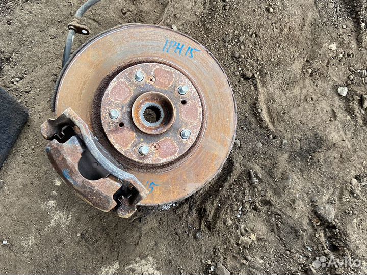 Поворотный кулак правый передний Honda civic