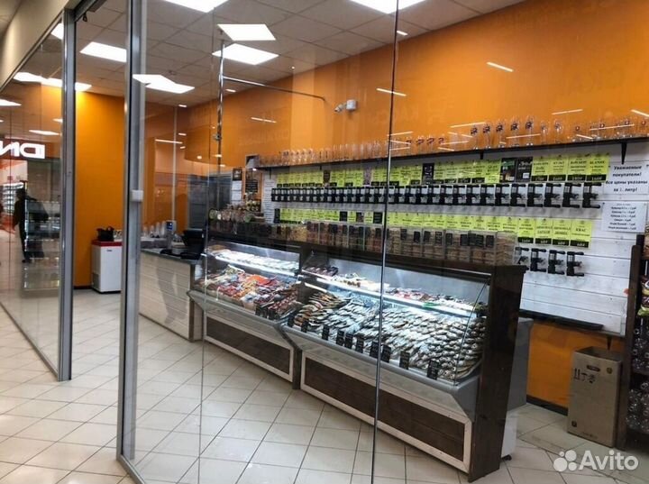 Продавец в магазин разливного пива