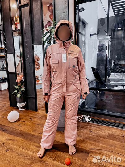 Горнолыжный комбинезон женский