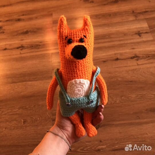 Вязаный лис в штанишках