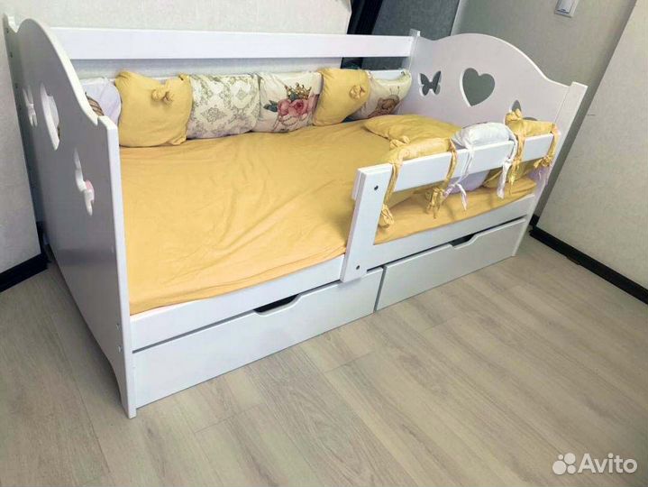 Кроватка сингл из массива с бортиком от 2х лет