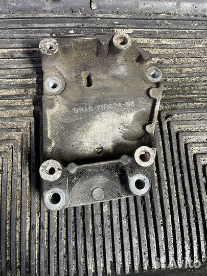 Кронштейн компрессора кондиционера Ford Focus 1