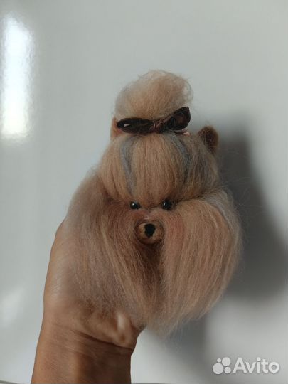 Брошь из шерсти