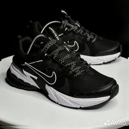 Кроссовки Nike V2K Run Runtekk black and white