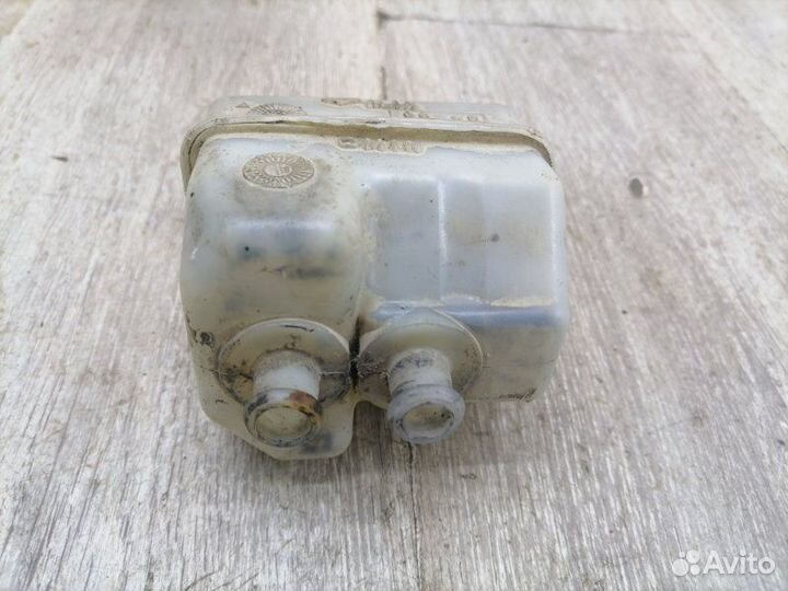 Бачок главного тормозного цилиндра Volkswagen