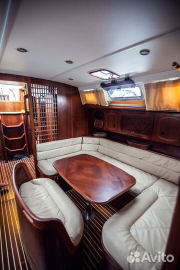 Аренда яхты. Паруса. Романтическое свидание