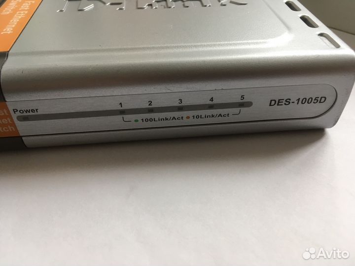 Switch d-link DES-1005D