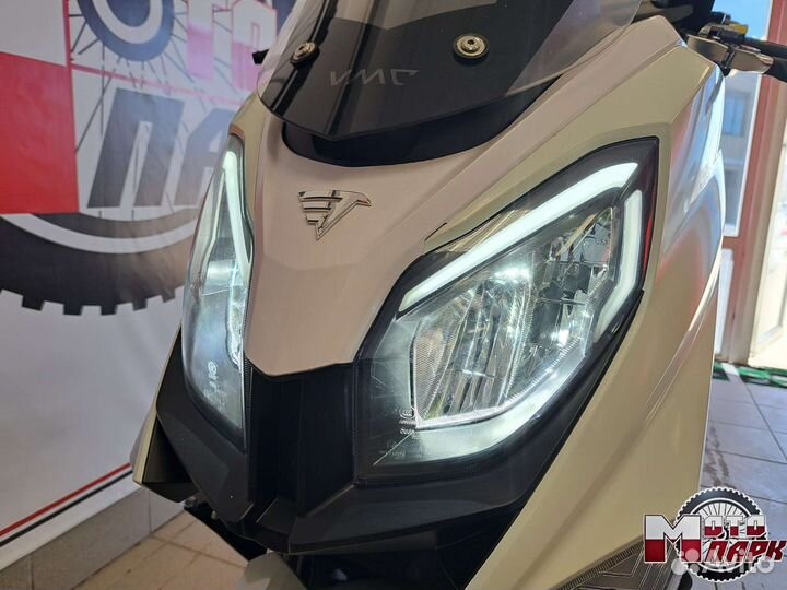 Скутер Vento MAX 200