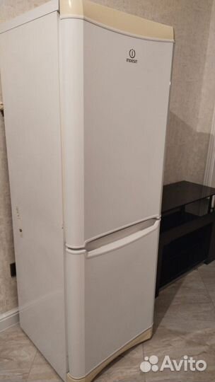 Холодильник бу indesit