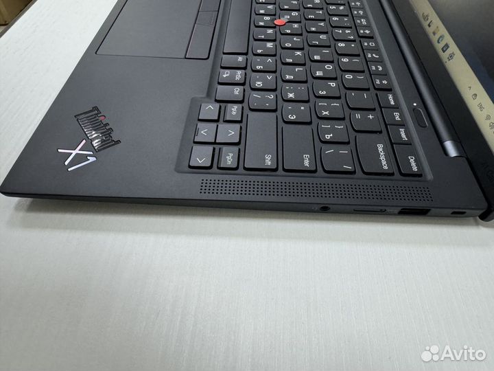 Lenovo Thinkpad X1 Carbon Gen 10