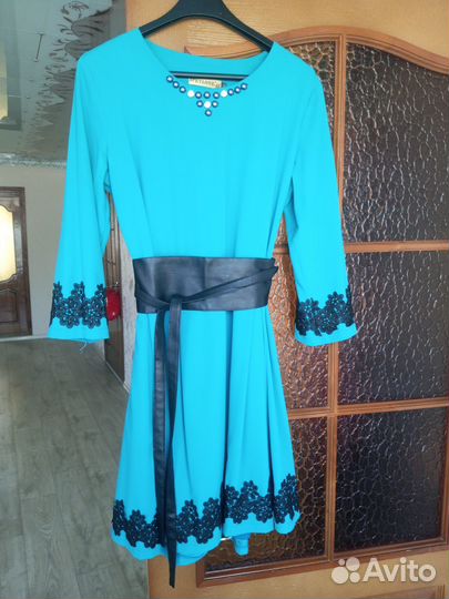 Нарядное женское платье