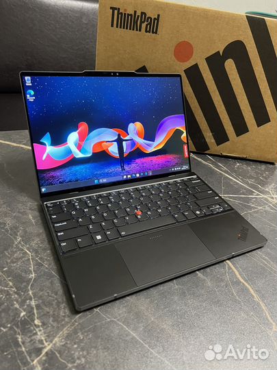 Thinkpad Z13 Gen2 Oled R7 7840U/64gb/2TB