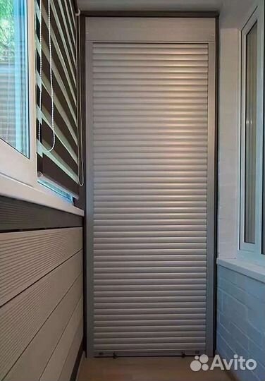 Шкаф с рольставнями на балкон на заказ