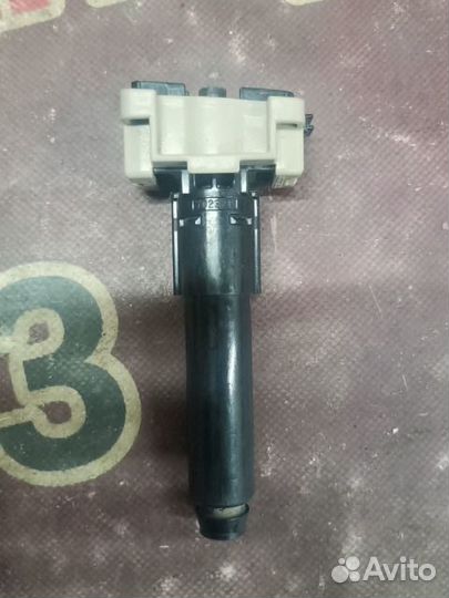 Форсунка омывателя фары передняя правая Toyota Lan