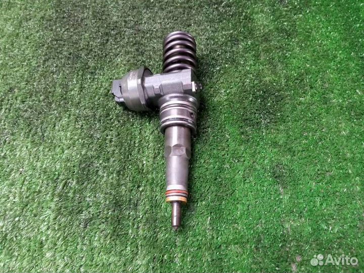 Форсунка дизельная Volkswagen Passat (B6) (2005-2