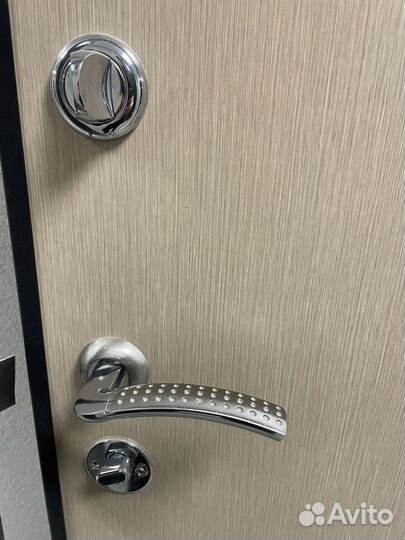 Дверь входная металлическая от застройщика