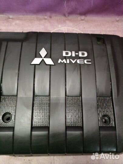 Декоративная крышка двигателя Mitsubishi Outlander