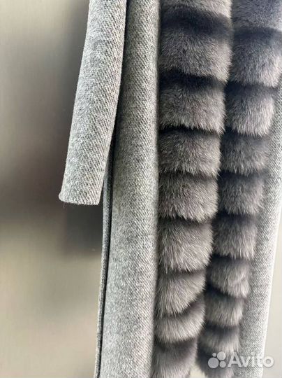 Пальто Max Mara с натуральным мехом лисы