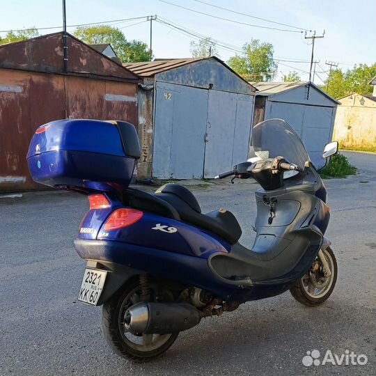 Макси Скутер Piaggio x9