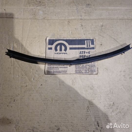 Уплотнитель капота jeep wk2 grand cherokee