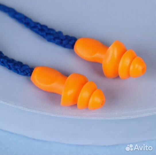 Беруши в пластиковом футляре на шнурке