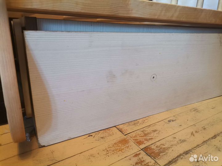 Детская кроватка с маятником и ящиком