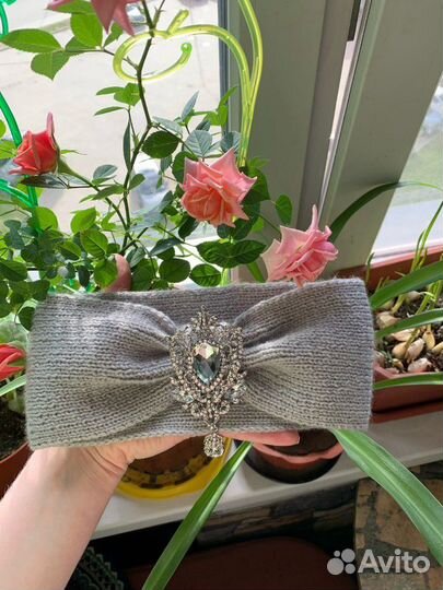 Повязочка с брошью роскошь весенняя вязаная