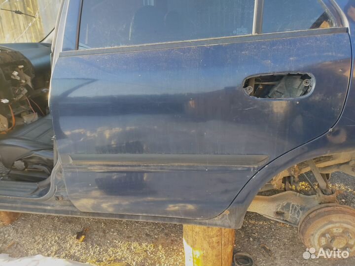 Дверь передняя левая Митсубиси Каризма