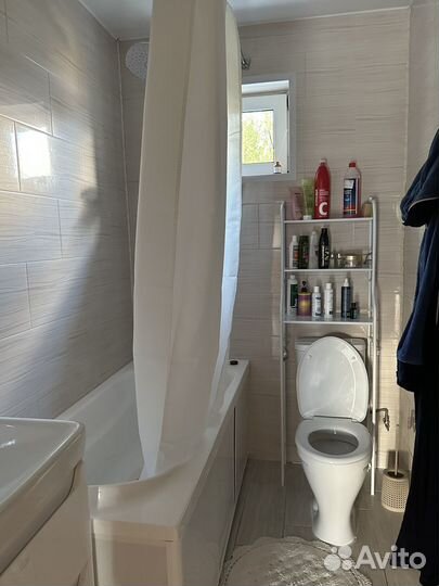 Стеллаж над унитазом