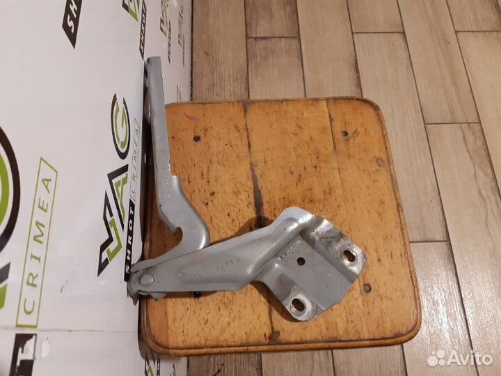 Петля капота правая Volkswagen Jetta MK6 (163)