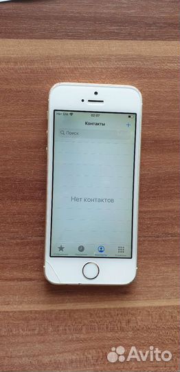 Телефон iPhone SE