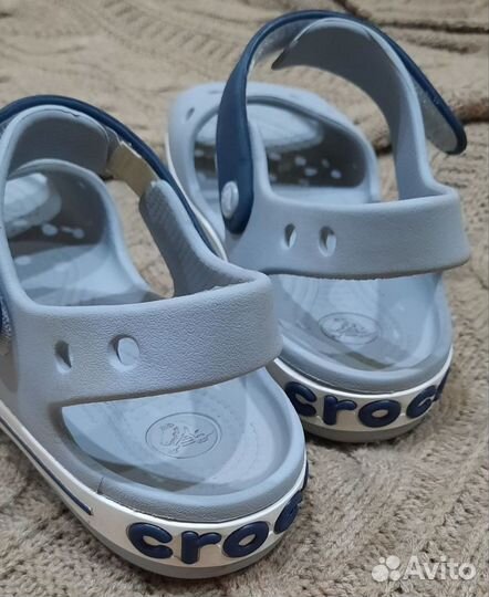 Сандалии crocs j2