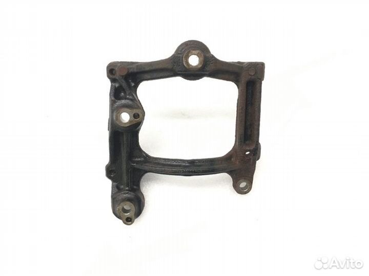 Кронштейн компрессора кондиционера Toyota Camry