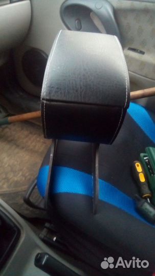 Подлокотник в автомобиль