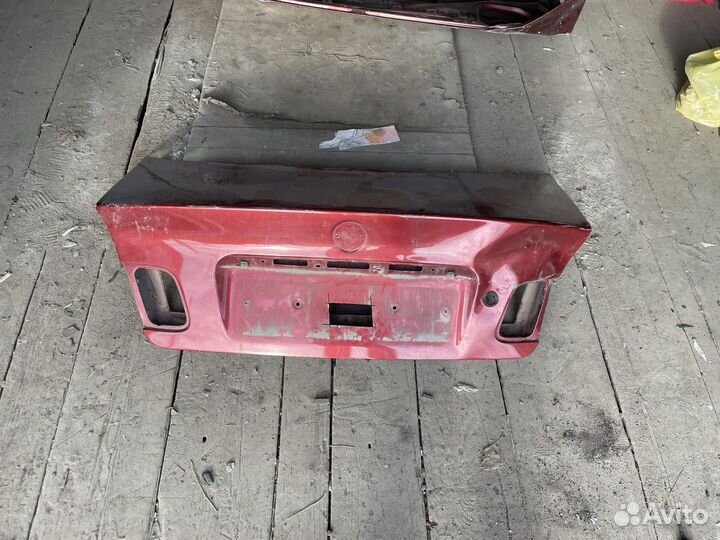 Крышка багажника е 46