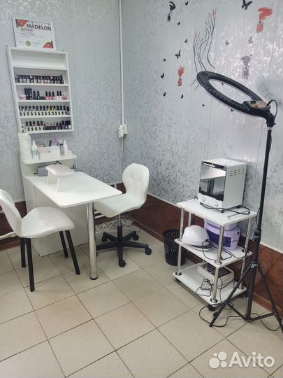 Наращивание ресниц, маникюр