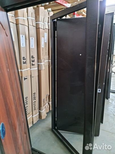 Дверь входная металлическая новая