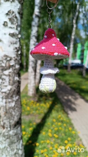 Брелок/подвес ручной работы. Вязаный гриб мухомор