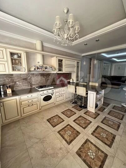 Коттедж 370 м² на участке 10 сот.