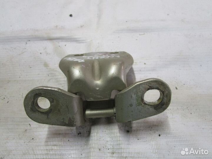 Петля двери задней правой нижняя Hyundai Accent II