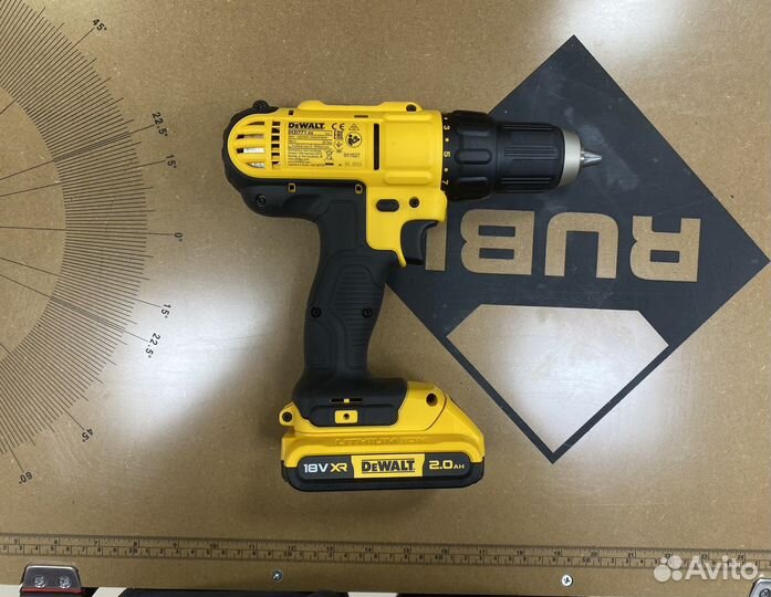 Шуруповерт DeWalt DCD771