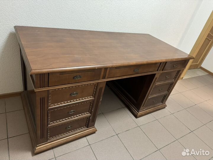 Письменный стол