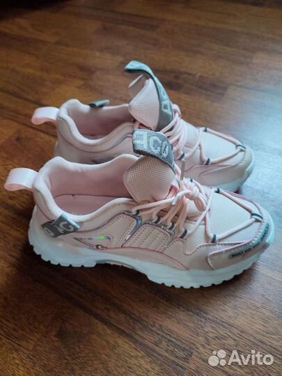 Кроссовки женские 38 размер новые