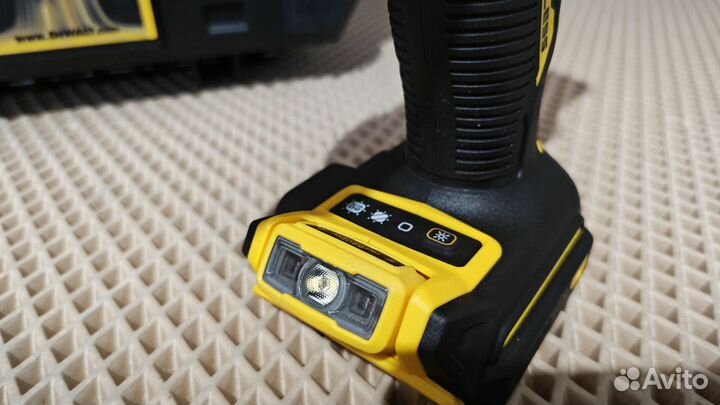 Ударная дрель шуруповерт DeWalt DCD1007NT