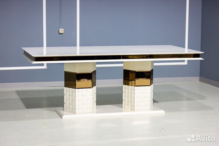 Стол и стулья