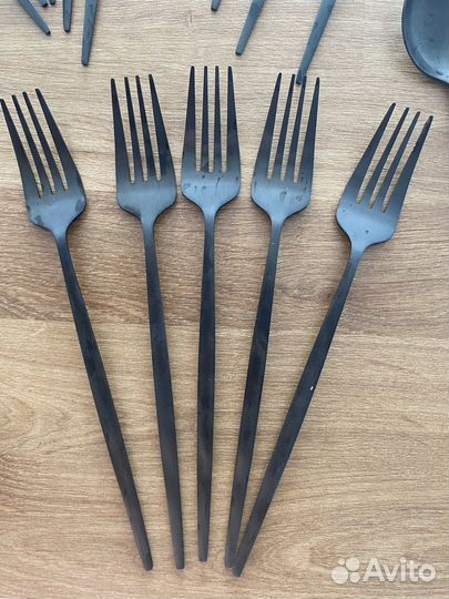 Черные дизайнерские столовые приборы